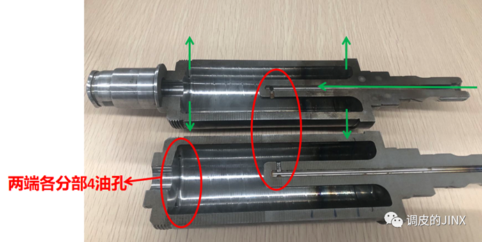 图片包含 游戏机, 桌子, 灯光  描述已自动生成
